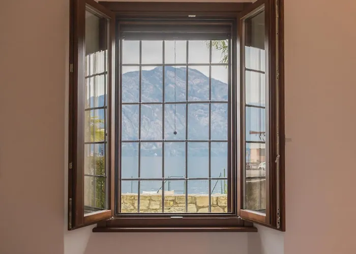 Cozy Nest On The By Rent * Tremezzo